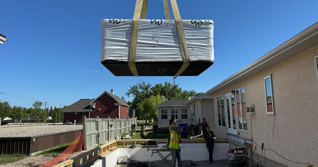 kraan voor levering zwemspa