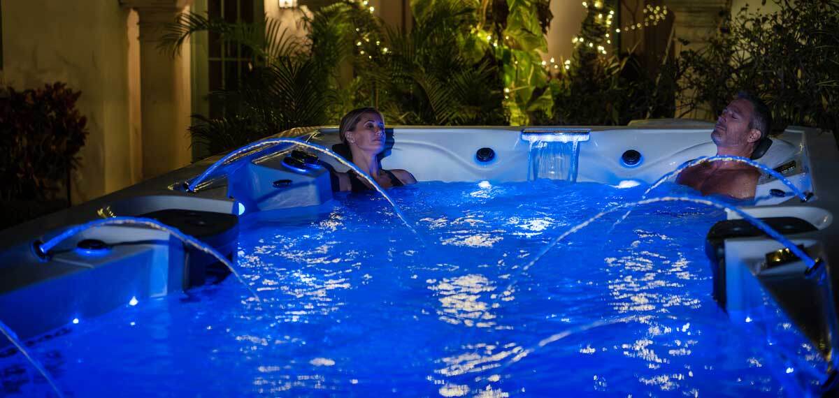 Een zwemspa in de achtertuin.