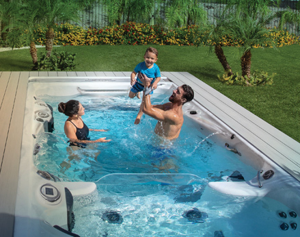 Phelps en zijn familie in een zwemspa.