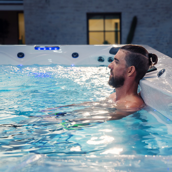 Mast3Pur waterbeheersysteem voor een MasterSpas-zwemspa.