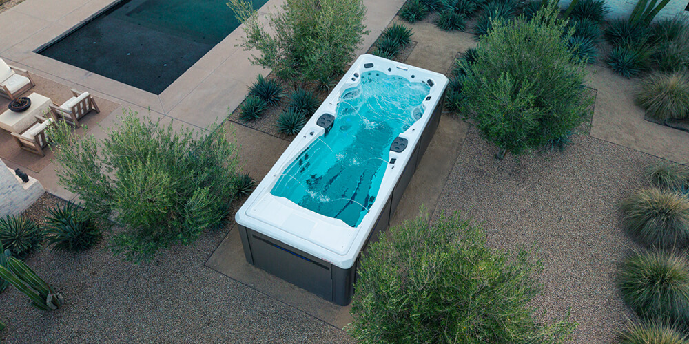 Drone-opname van een Michael Phelps Signature Swim Spa.